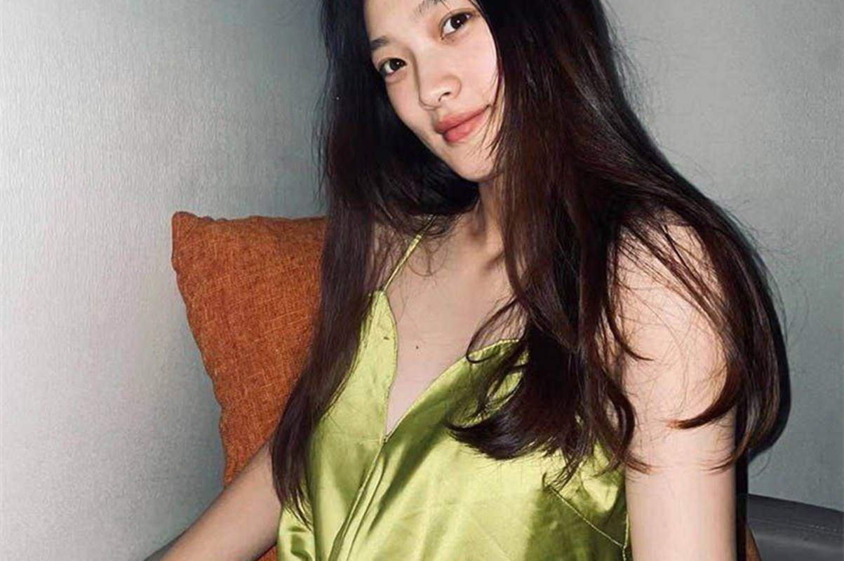 王妍-陈翔六点半女演员被曝光下海做外围露脸实拍实锤全裸自慰福利[3V+4GIF+5P/607M]