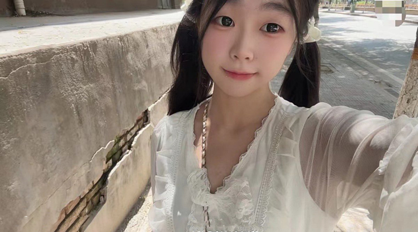 小朵-2025年5月最新流出售价万元上海05年大二反差女友漂亮小姐姐粉嫩多汁欣赏价值极高付费福利[152V+209P/4.25G]