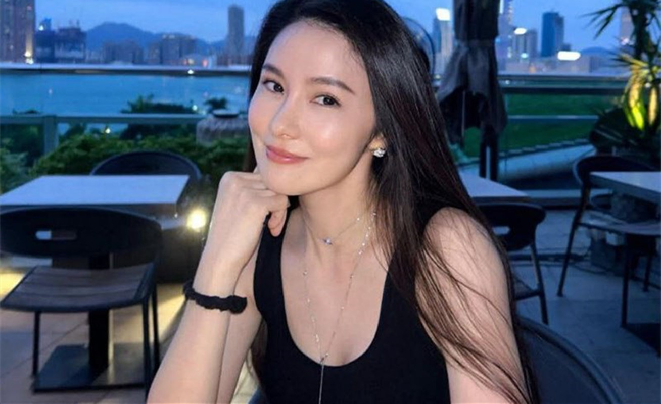 Audrey Ning-极品反差婊香港中文大学企业经理私下化身色情主播[1V+6GIF+7P/196M]
