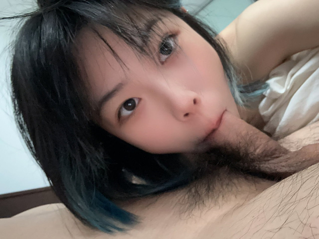 李双怡-顶级反差婊湖南中医药大学看似单纯实际是个露出癖主人的小母狗喝尿野战露出各种刺激玩法[50V+15P/1.18G]