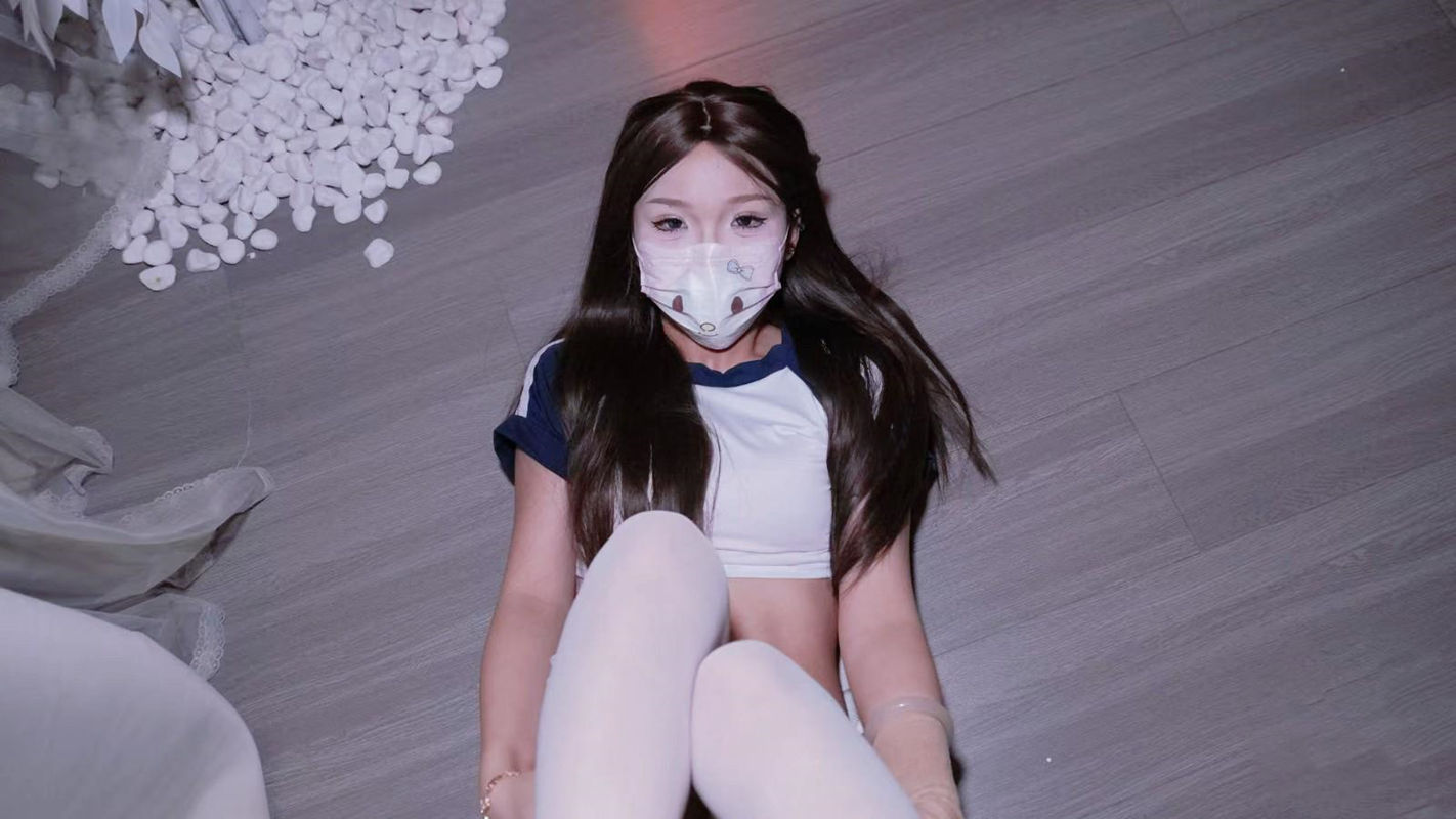 爱吃雪糕啊-性瘾小母狗勾引哥哥乱伦后续[6V+237P/1.76G]