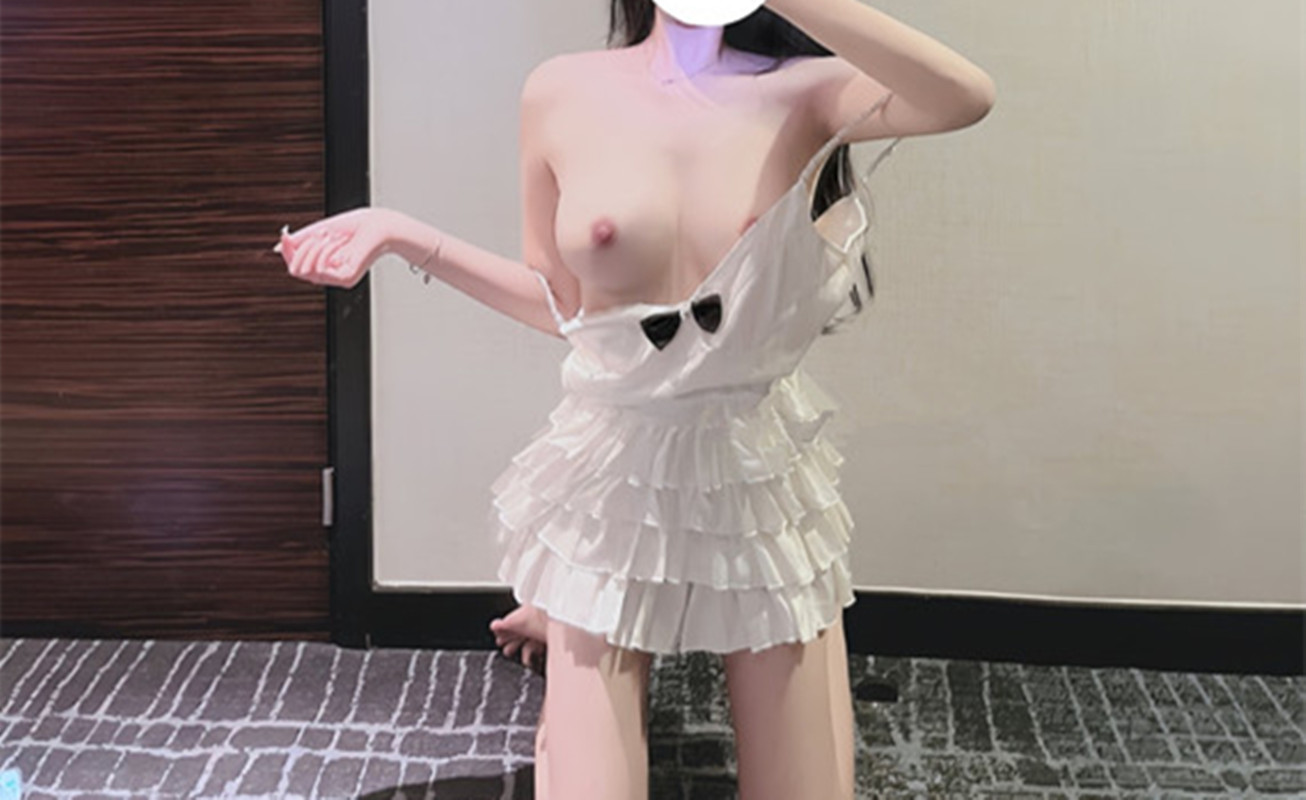 小粥-JK少女视图私拍[2V+13P/221M]