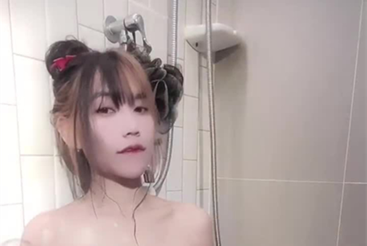 Sawakoyoy-高颜值眼睛兔女郎各种制服性感诱惑浴室自慰[5V+2P/478M]