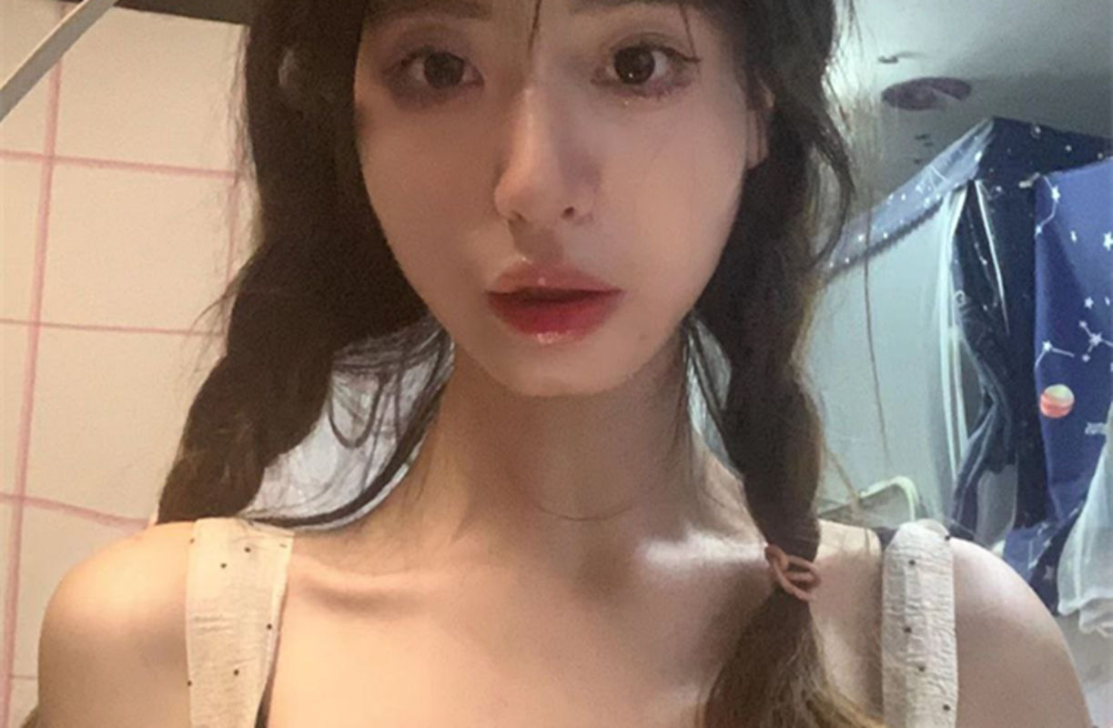 被培养成母狗很不错的清纯辣妹超级反差婊[17V+100P/614M]