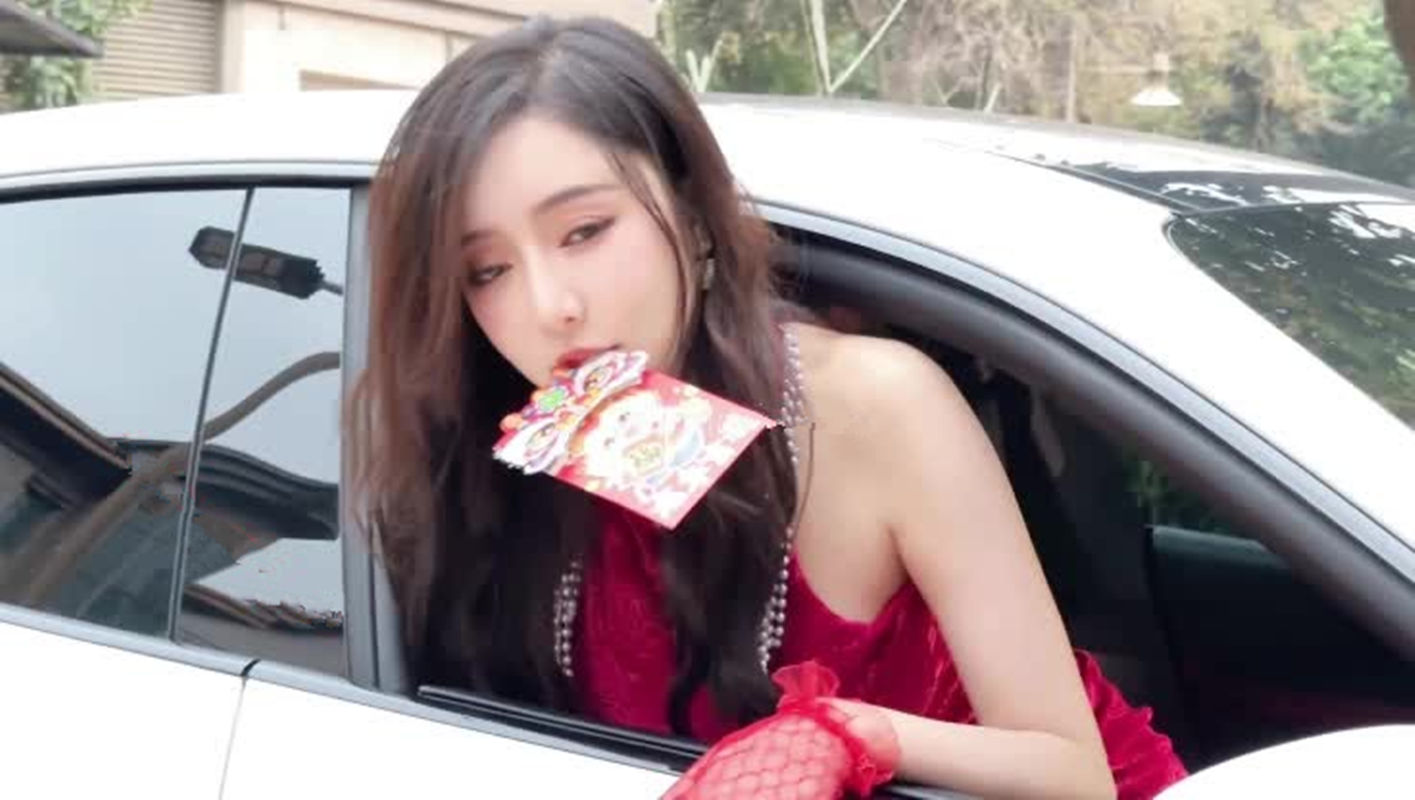 王馨瑶-新春特辑真空肉丝脱丝袜露黑丝逼毛[1V/336M]