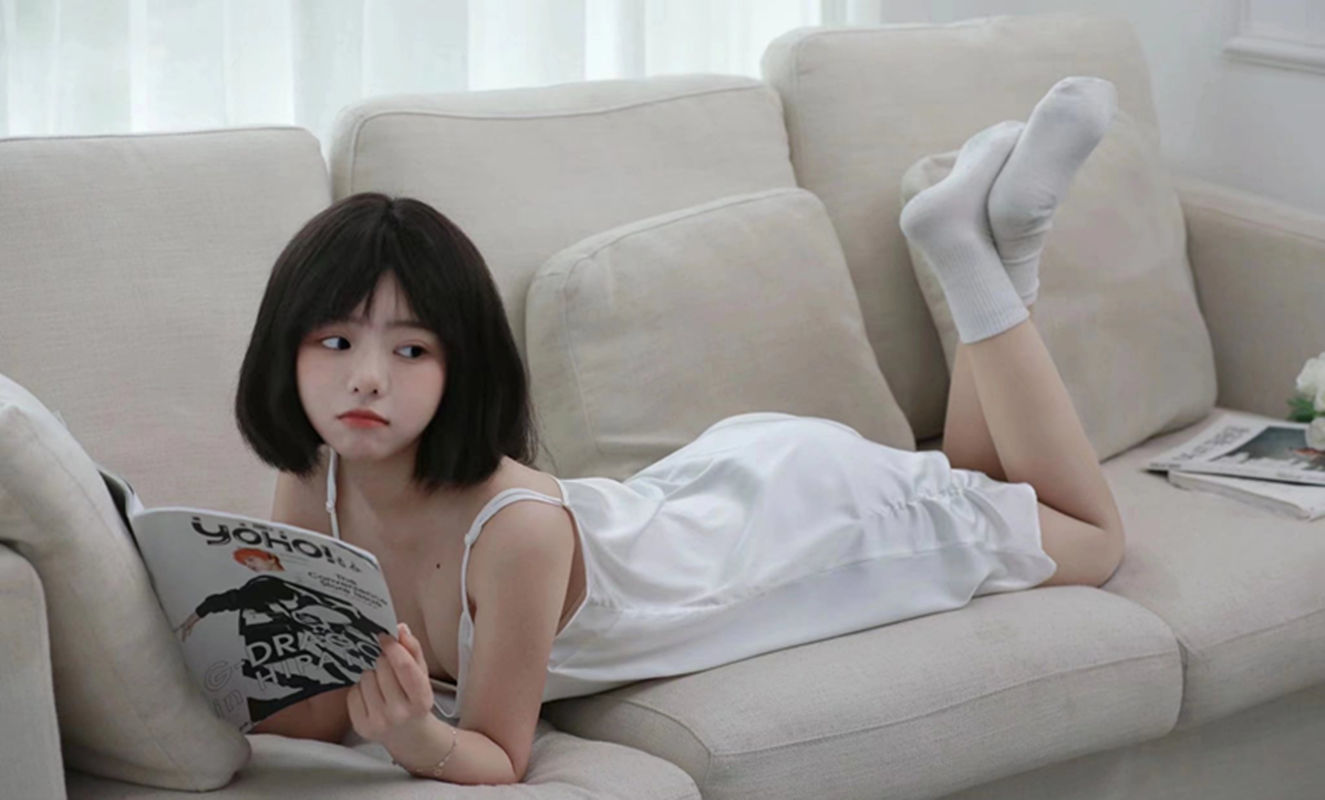 李月-极度反差美少女日常生活是女神私下还是金主的小母狗不是被男友操就是被炮友操到了公司还要再被老板操平时清纯可爱的她床上居然这么骚[7V+46P/1.02G]