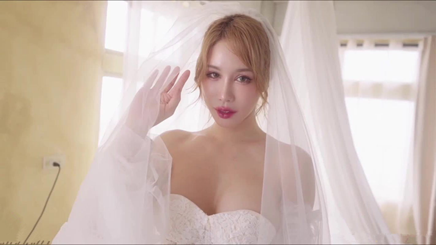 辛尤里-白色性感新娘新婚夜口交服务老公肉棒[1V/368M]