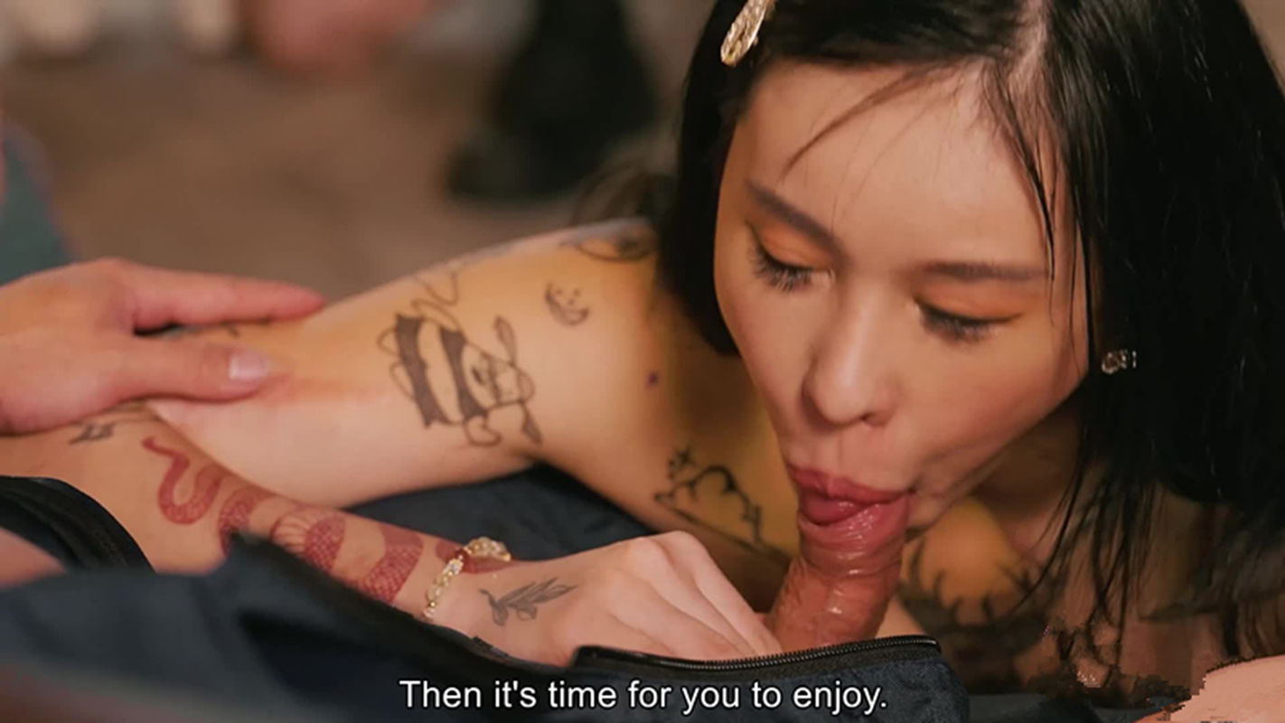 妍儿-脱衣舞娘在众人面前做爱为朋友庆祝生日[1V/1.04G]